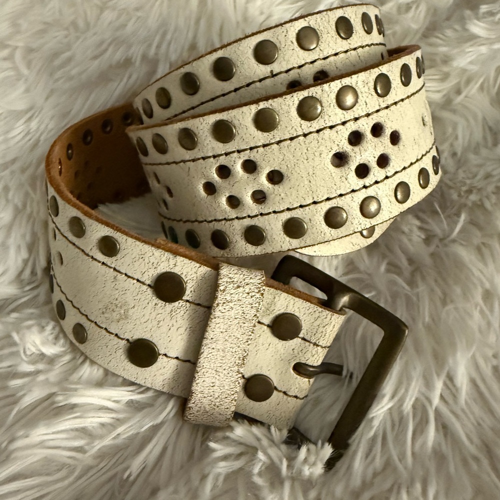 Vintage Hollister distressed white leather belt with studs - Picture 2 of 3
